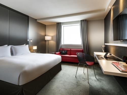 PULLMAN PARIS LA DEFENSE PULLMAN PARIS LA DEFENSE