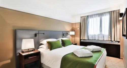 FRASER SUITES HARMONIE PARIS LA DEFENSE FRASER SUITES HARMONIE PARIS LA DEFENSE